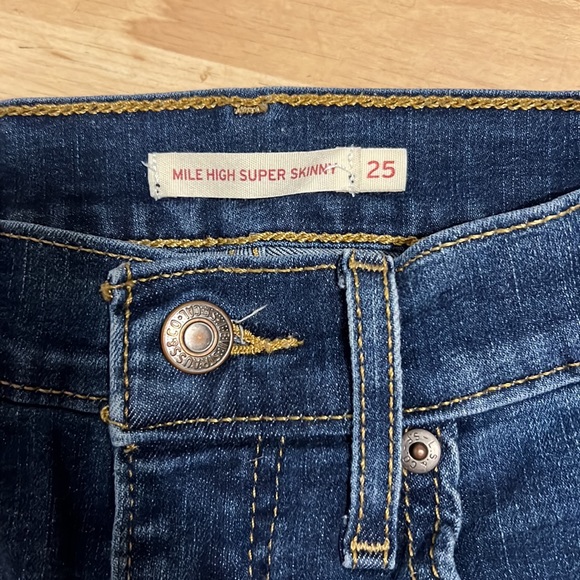 25 mile high super skinny Levi’s - Picture 2 of 3